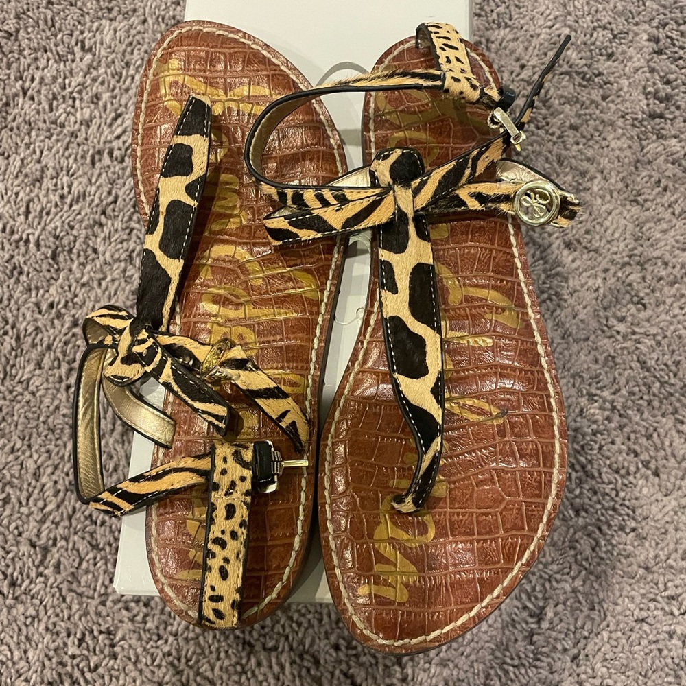 Sam Edelman animal print flats. Size 7.5. So cute! Spruces up any outfit.